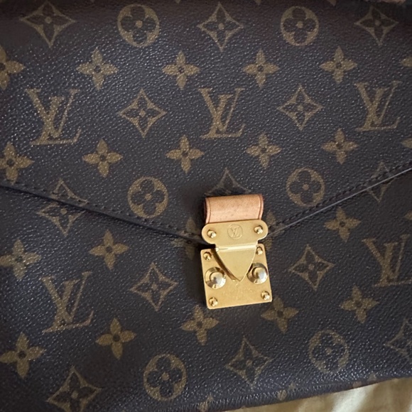 Louis Vuitton Pochette Metis - Picture 6 of 17